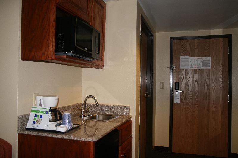 Holiday Inn Express & Suites Greenville by IHG image