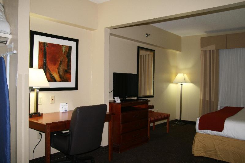 Holiday Inn Express & Suites Greenville by IHG image