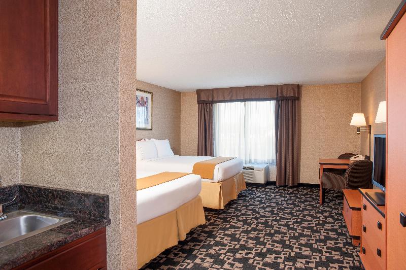 Holiday Inn Express Indianapolis South – Greenwood 3