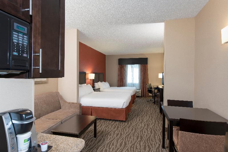 Holiday Inn Express and Suites Grand Rapids North