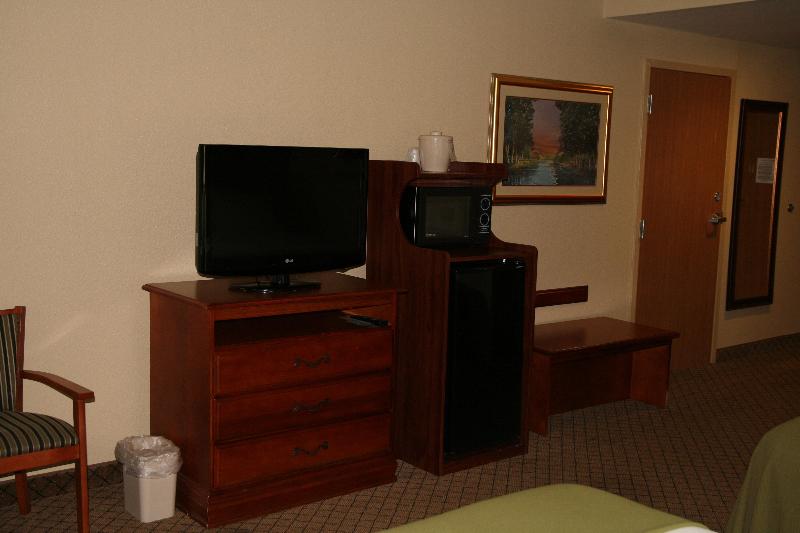 Holiday Inn Express & Suites Greenwood By IHG image