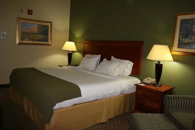 Holiday Inn Express & Suites Greenwood By IHG image