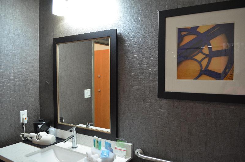 Holiday Inn Longview - North photo 21