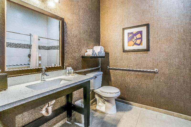 Holiday Inn Longview - North photo 14