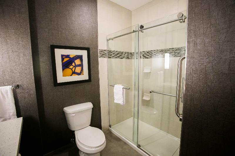 Holiday Inn Longview - North photo 15
