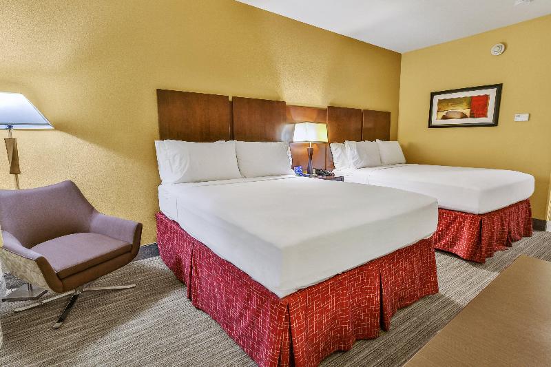 Holiday Inn Express and Suites Houston South Pearl image