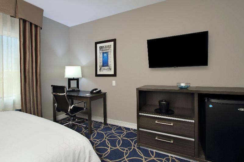 Holiday Inn Express and Suites Houston Intercontin