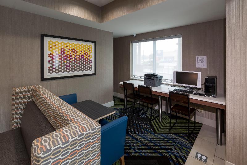 Holiday Inn Express and Suites Louisville South Hi