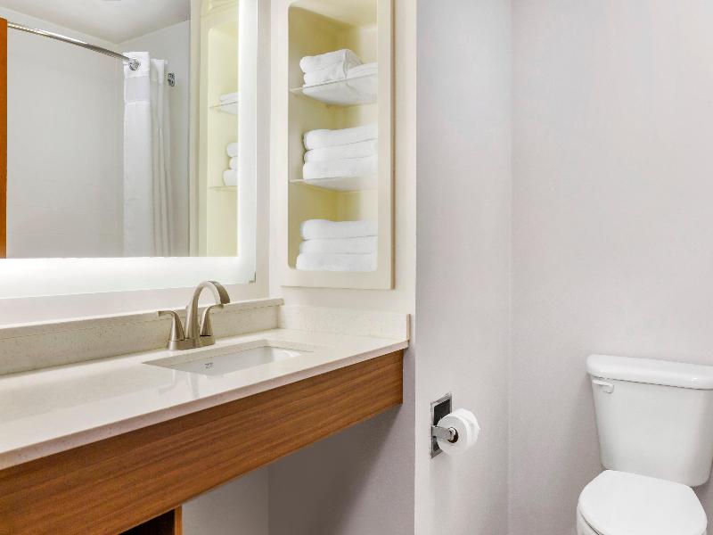 Holiday Inn Express Louisville SouthHillview image