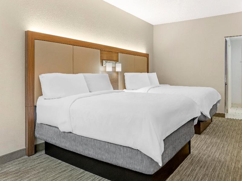Holiday Inn Express Louisville SouthHillview image