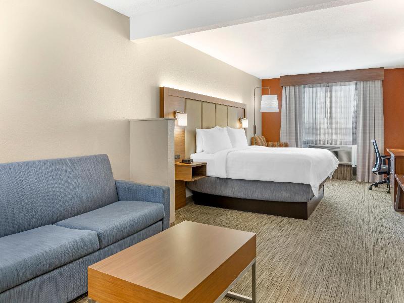 Holiday Inn Express Louisville SouthHillview image