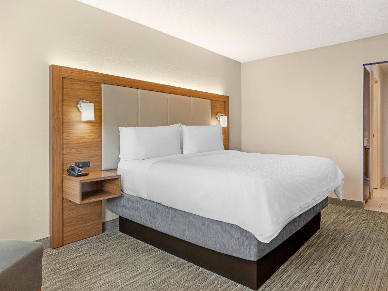 Holiday Inn Express Louisville SouthHillview image