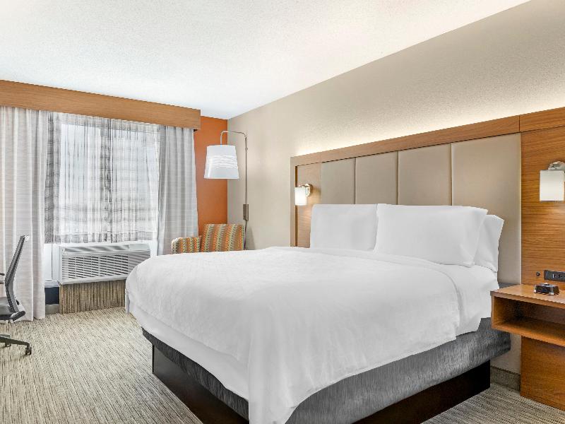 Holiday Inn Express Louisville SouthHillview image