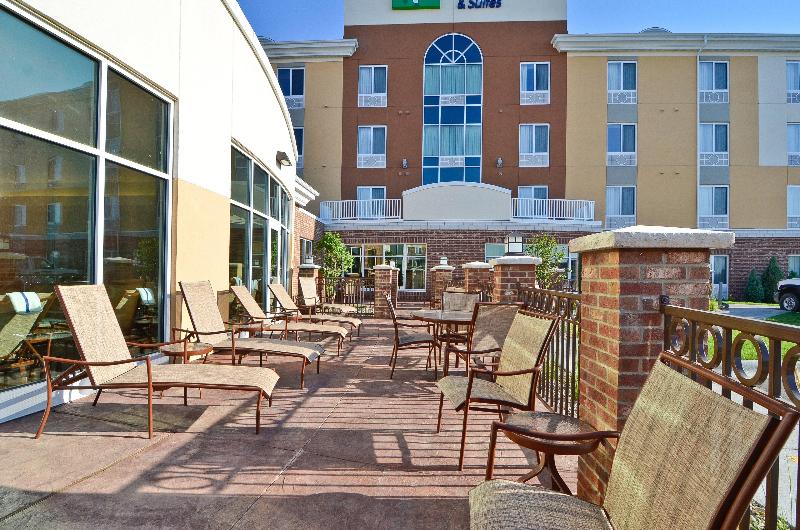Holiday Inn Express and Suites Williston image