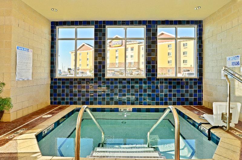 Holiday Inn Express and Suites Williston image