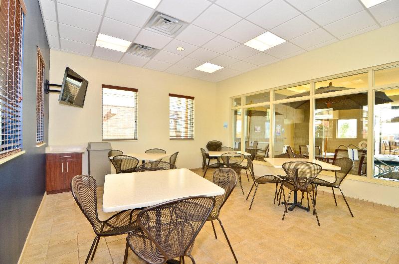 Holiday Inn Express and Suites Williston image