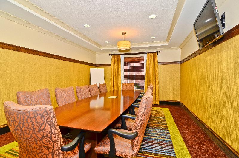 Holiday Inn Express and Suites Williston image