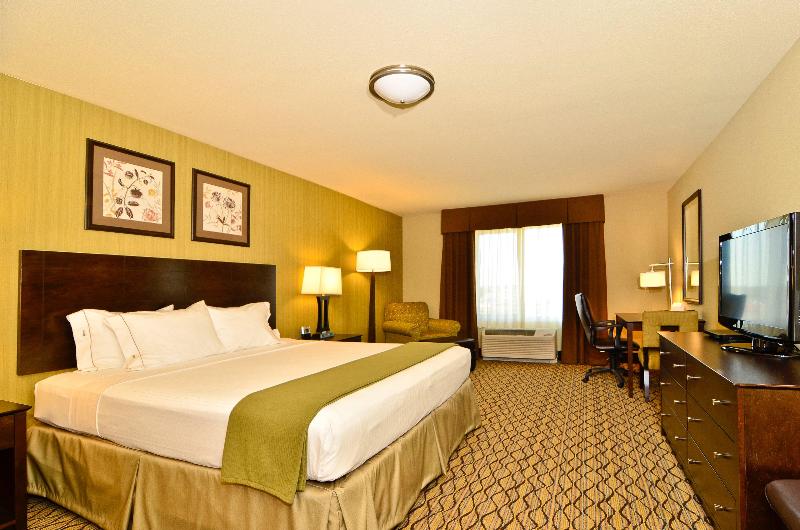 Holiday Inn Express and Suites Williston image