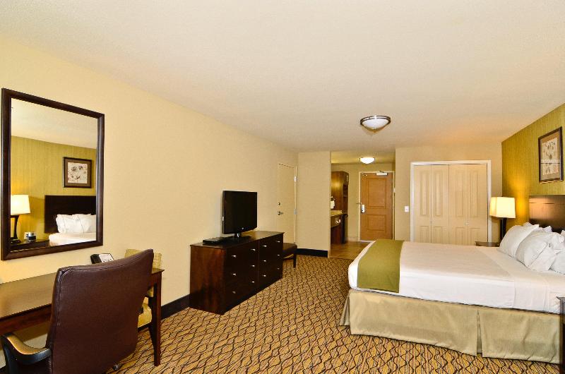 Holiday Inn Express and Suites Williston photo 11