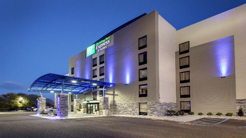 Holiday Inn Express and Suites Jackson Downtown Co