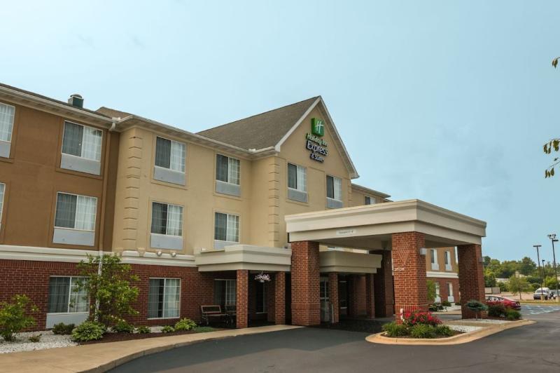 Holiday Inn Express and Suites Jackson image