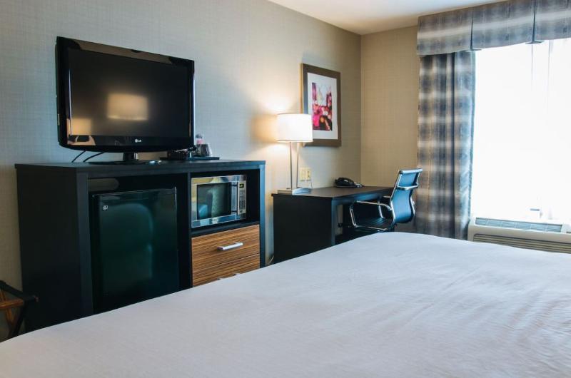 Holiday Inn Express and Suites Jackson image