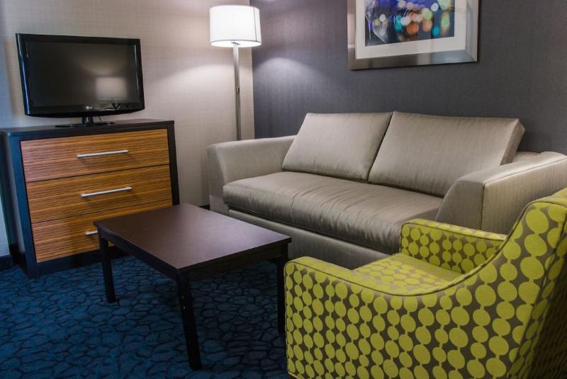 Holiday Inn Express and Suites Jackson image