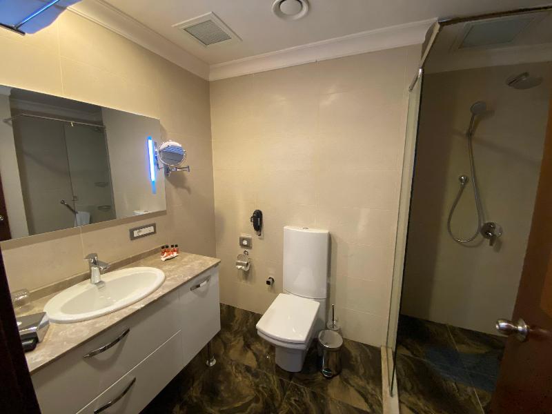 Parkside Hotel & Apartments image