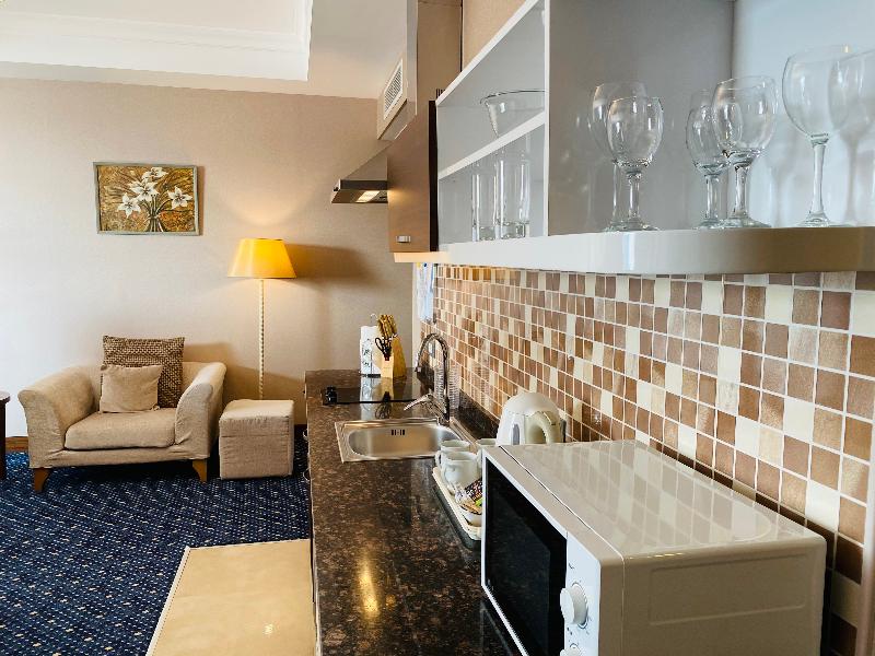 Parkside Hotel & Apartments image