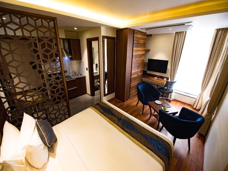 Hotel Connaught Royale image