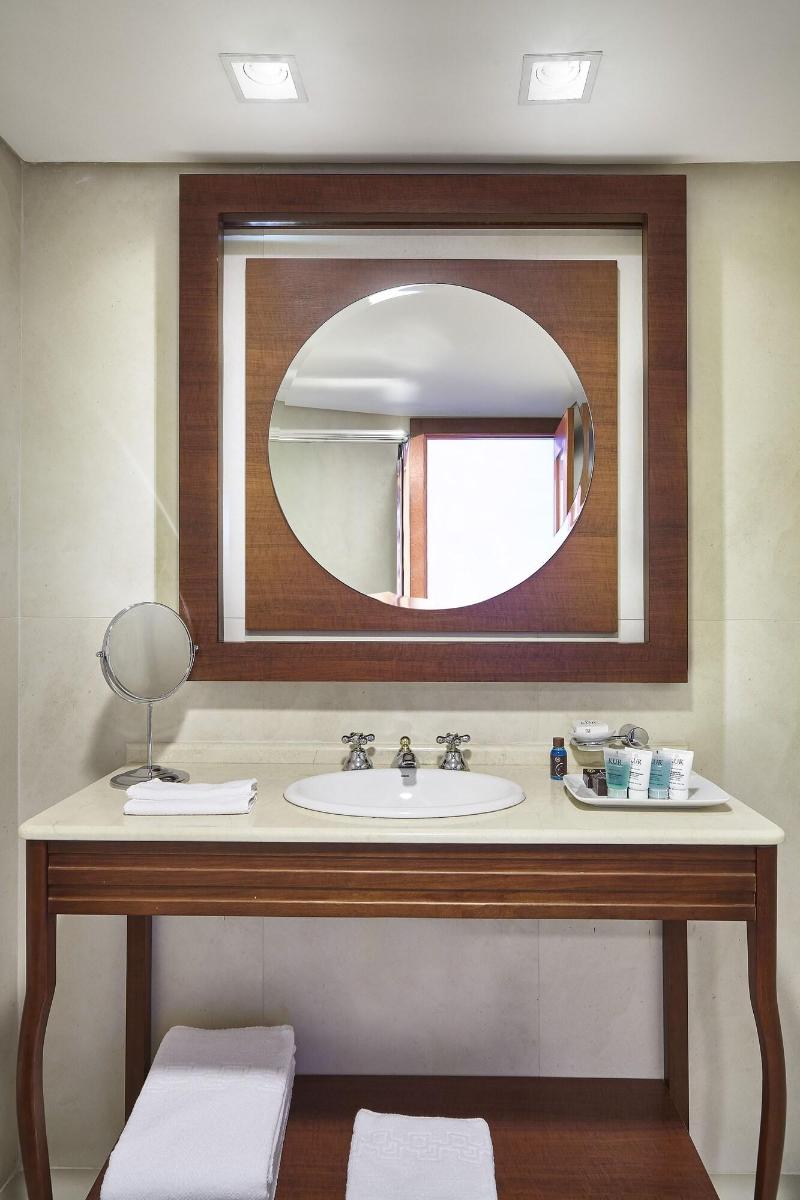 Sheraton Portland Airport Hotel image