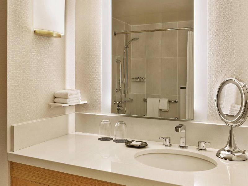 Sheraton Portland Airport Hotel image
