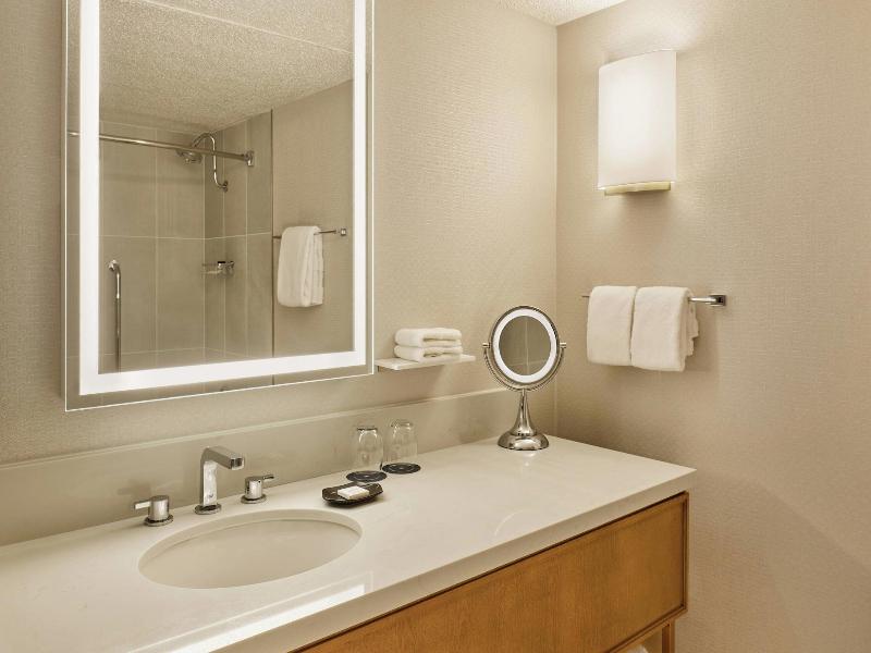 Sheraton Portland Airport Hotel image