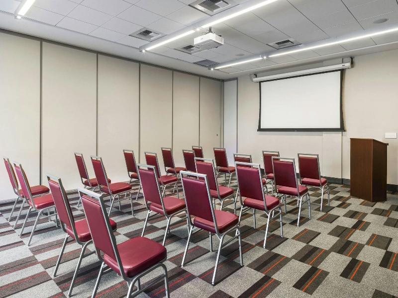 Four Points by Sheraton at Phoenix Mesa Gateway Ap image