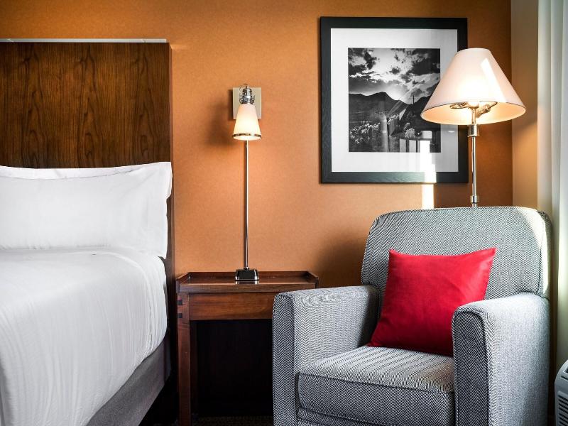 Four Points by Sheraton at Phoenix Mesa Gateway Ap image