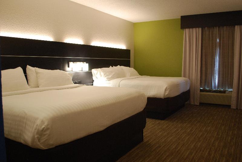 Holiday Inn Express and Suites Kingsport Meadowvie
