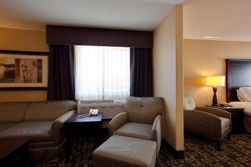 Holiday Inn Express & Suites Woodland Hills image