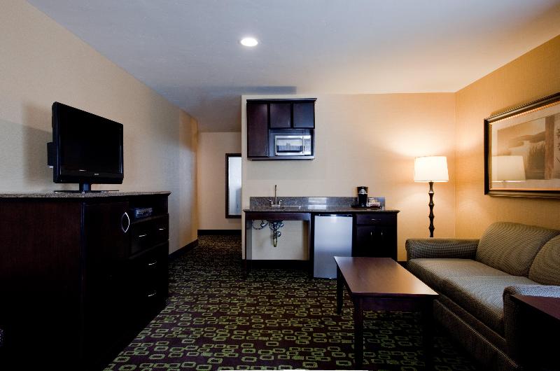 Holiday Inn Express & Suites Woodland Hills image