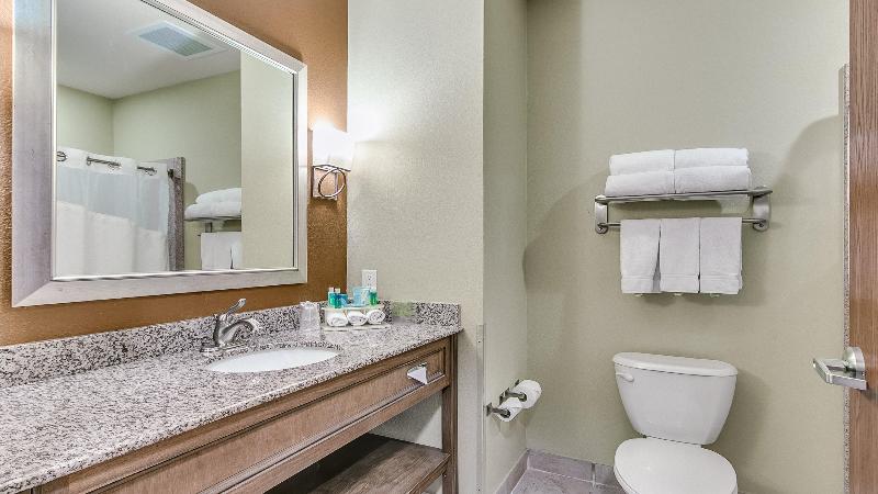 Holiday Inn Express and Suites Lubbock Southwest W