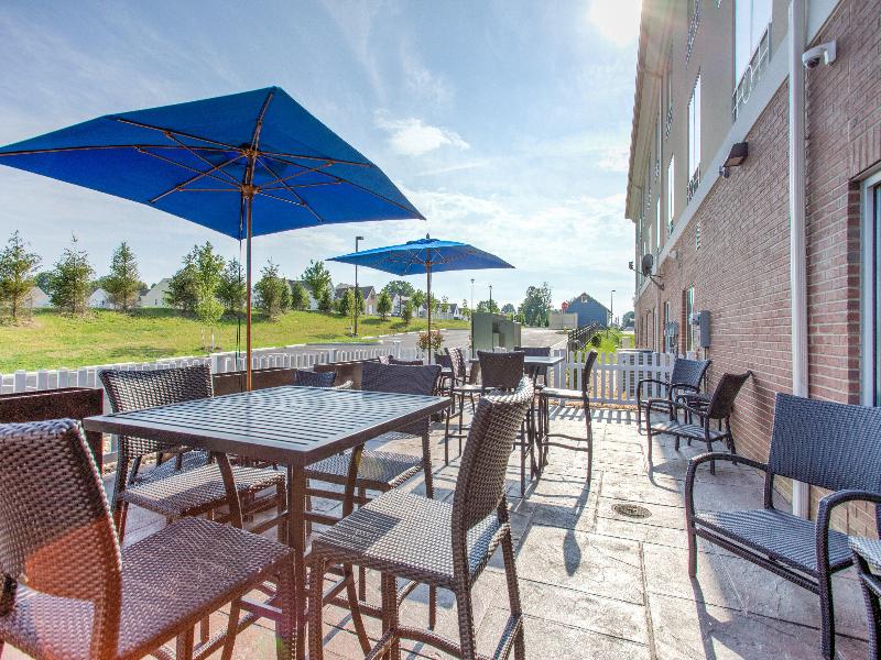 Holiday Inn Express and Suites Lancaster East Stra image