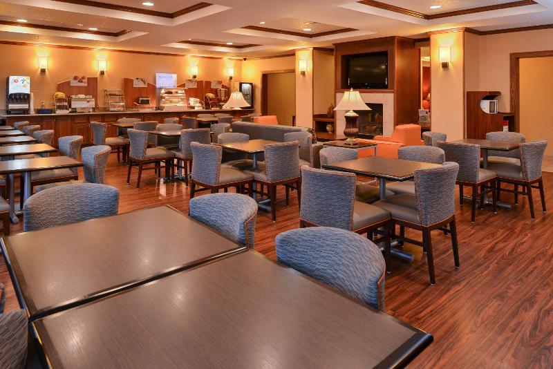 Holiday Inn Express and Suites Lancaster Lititz