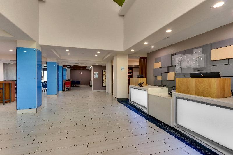 Holiday Inn Express and Suites Lake Worth Nw Loop image