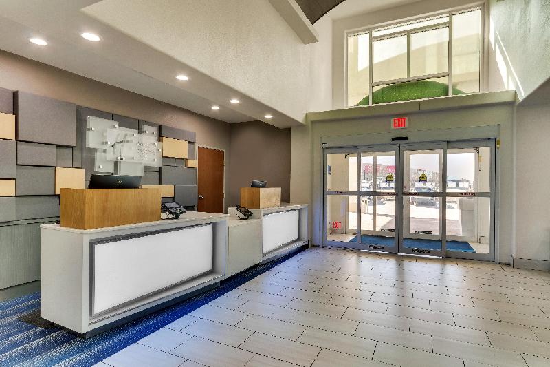 Holiday Inn Express and Suites Lake Worth Nw Loop image