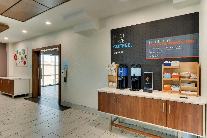 Holiday Inn Express and Suites Lake Worth Nw Loop image