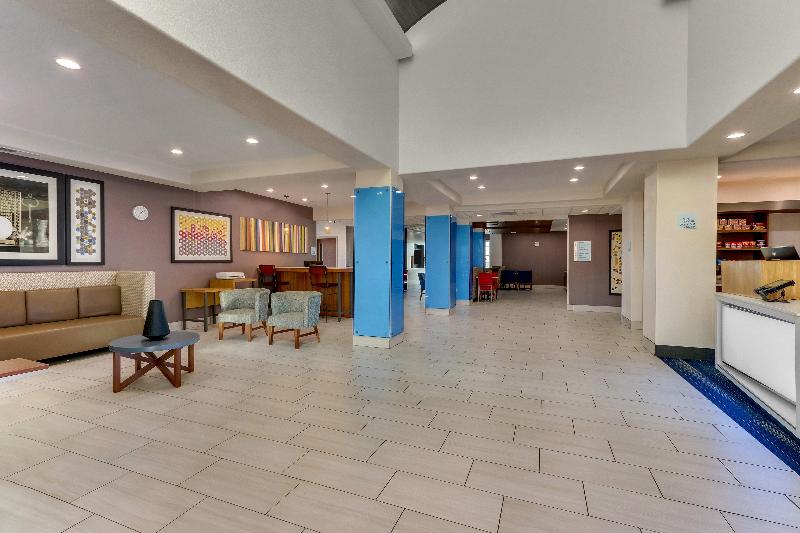 Holiday Inn Express and Suites Lake Worth Nw Loop image