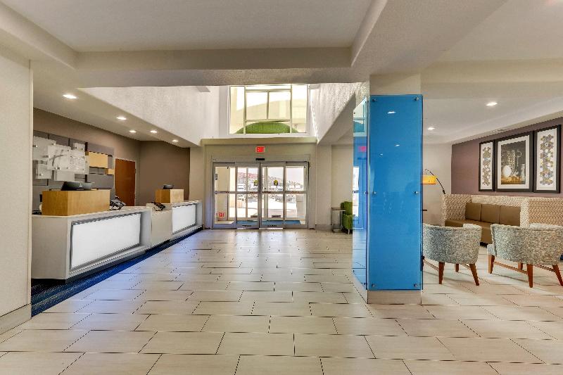 Holiday Inn Express and Suites Lake Worth Nw Loop image