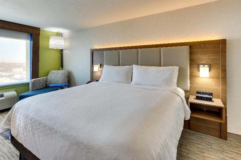 Holiday Inn Express and Suites Lake Worth Nw Loop image