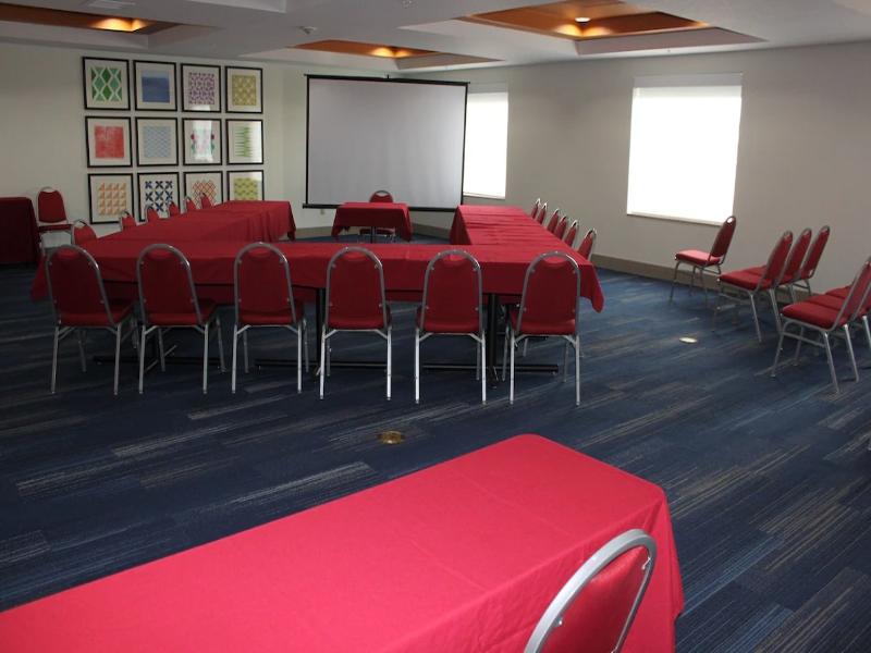Holiday Inn Express and Suites Orlando South Daven image