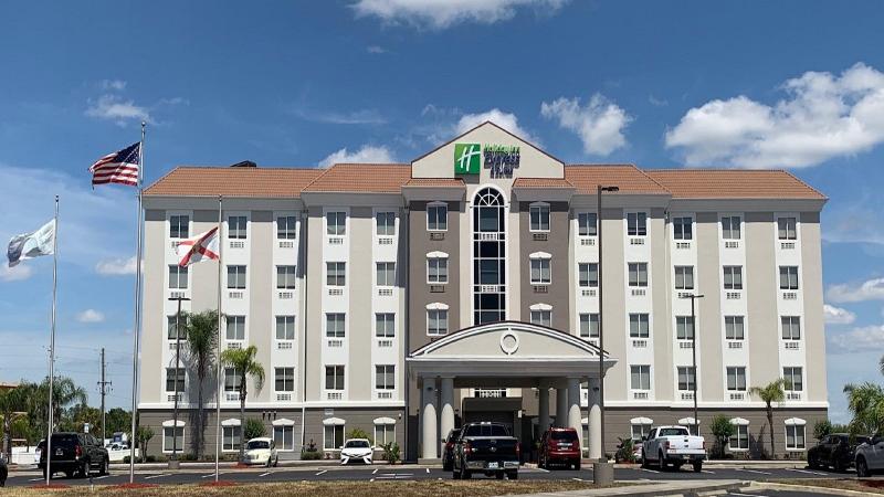 Holiday Inn Express and Suites Orlando South Daven image