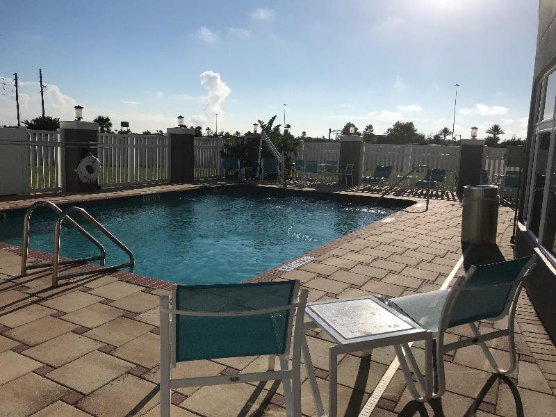 Holiday Inn Express and Suites Orlando South Daven image